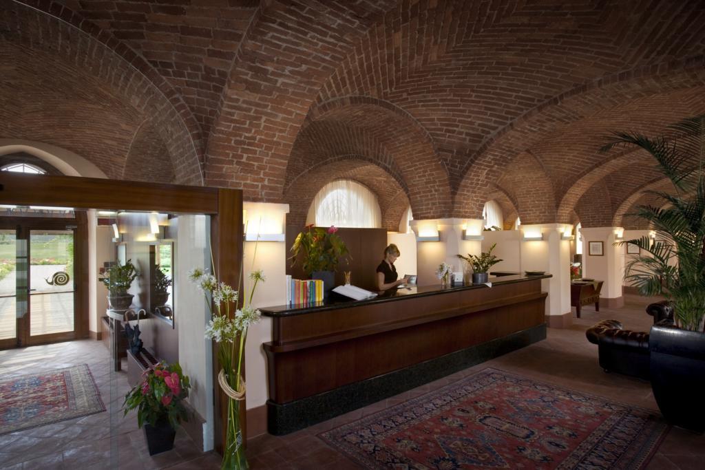 Albergo Dell'Agenzia Μπρα Εξωτερικό φωτογραφία