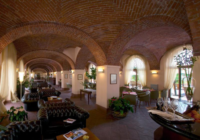 Albergo Dell'Agenzia Μπρα Εξωτερικό φωτογραφία
